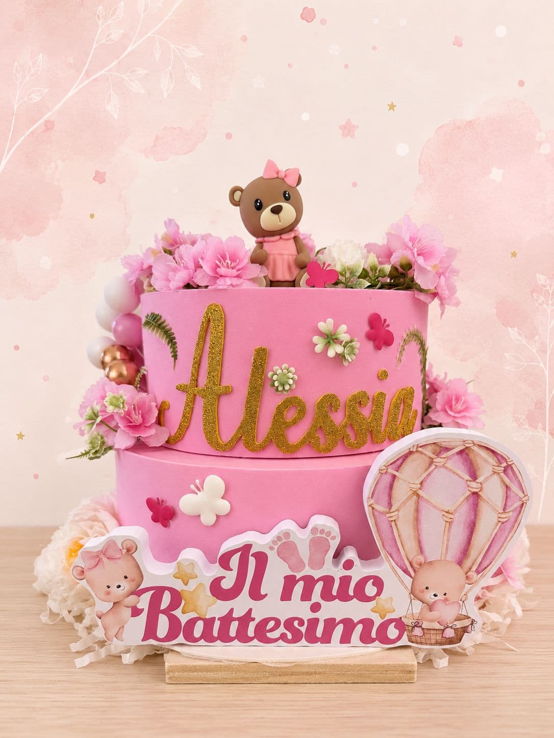 La torta scenografica a due piani con il nome di Alessia